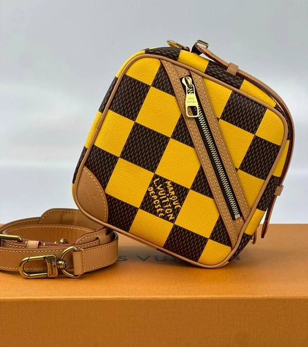 Bolsa Louis Vuitton Damier Pop Chess Messenger Amarelo