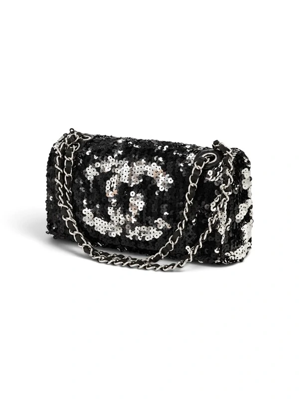 Bolsa Chanel Flap em Paetê Prata com Preto