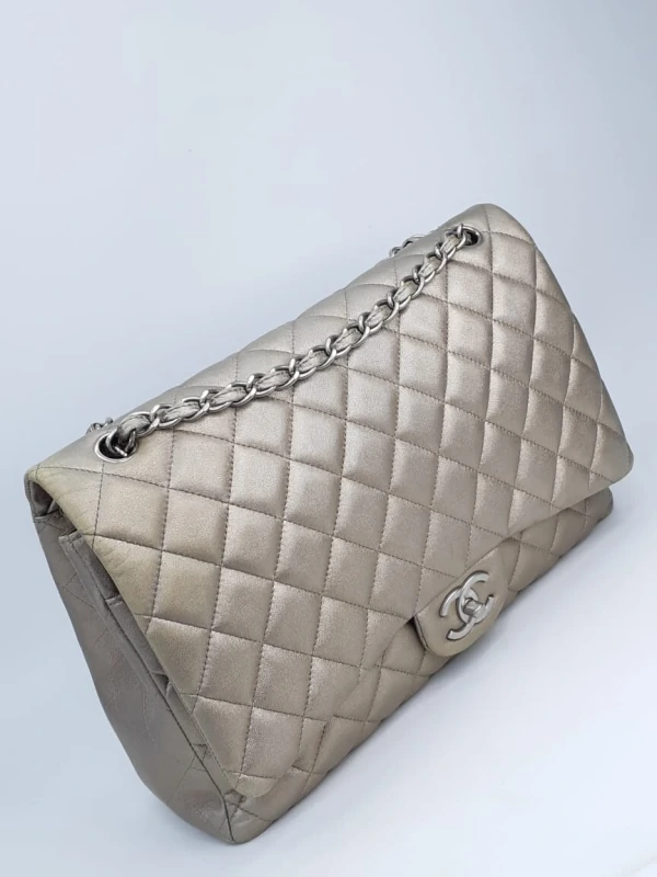 Bolsa Chanel Maxi Classic Double Flap, Dourada