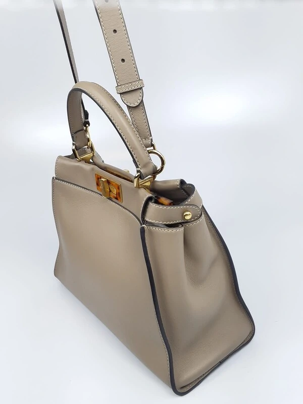 Bolsa Fendi Peekaboo Small Cinza