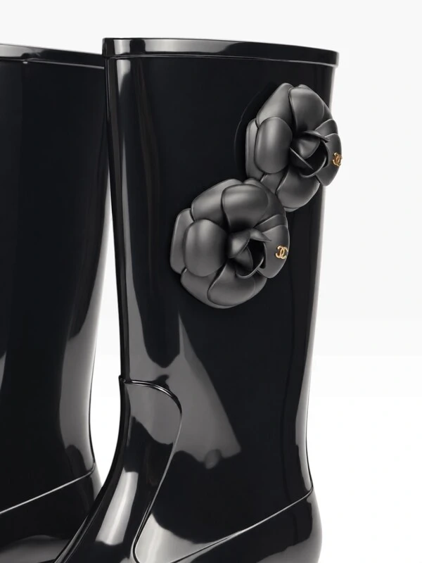 Bota Chanel CC Camélia Rubber Boots Preta