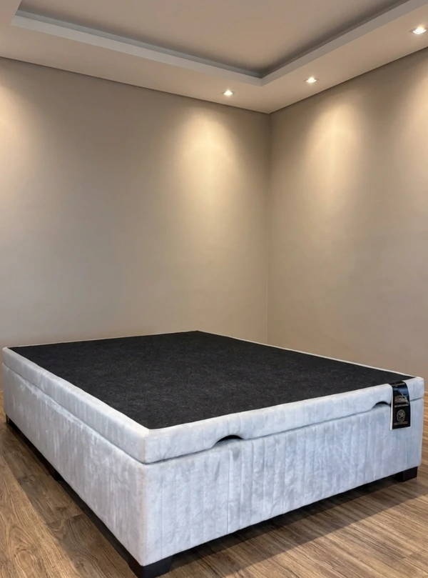 Baú Premium 138X188 Casal - Veludo Bordado Prata