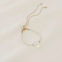 Pulseira Luma Madre Pérola Gravata Micro Pérolas e Pomba da Paz
