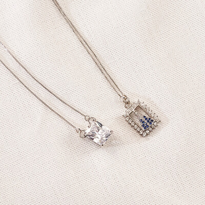 Foto Escapulário Aparecida Cravejado em Microzircônias e com Zircônia Quadrada Cristal