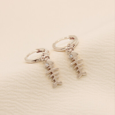 Foto Brinco Arandas Argola Lisa com Pingente Peixe Vazado