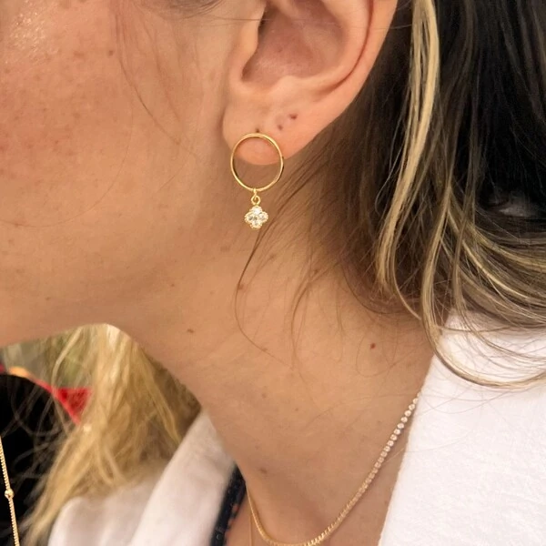 Brinco Caribe Argola Frontal com Pingente Flor Zircônia