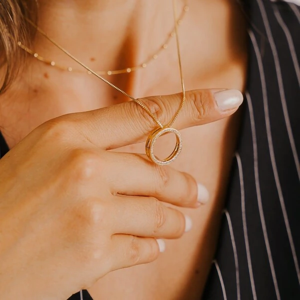 Colar Lindóia Corrente Veneziana com Pingente Aro Cristais