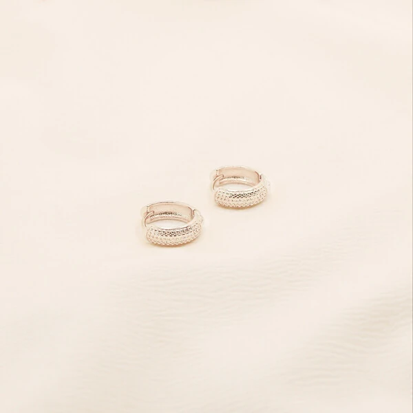 Brinco Catu Argola Textura Bolinha