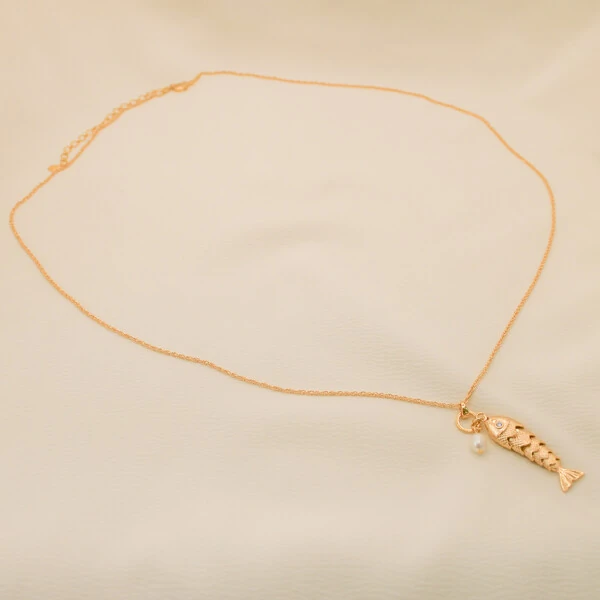 Colar Parral Longo Corrente Elo Triplo Pingente Peixe Escamado e Pérola