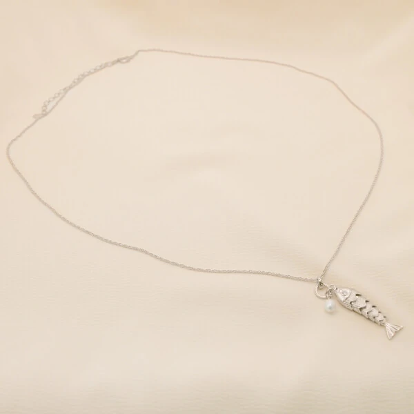 Colar Parral Longo Corrente Elo Triplo Pingente Peixe Escamado e Pérola