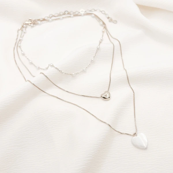 Colar Atibaia Triplo Choker Mini Pérola Passante Coração e Pingente Madrepérola