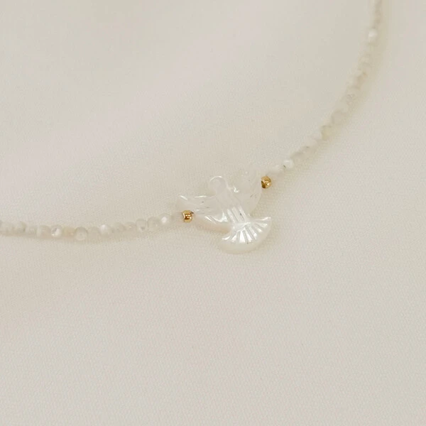 Choker Luma Madre Pérola Micro Pérolas e Pomba da Paz