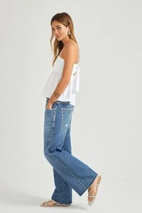 Calça loose cropped tachas