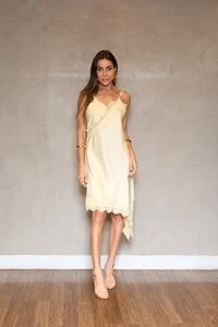 Vestido cetim Assimétrico renda Botik