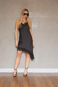 Vestido cetim Assimétrico renda Botik