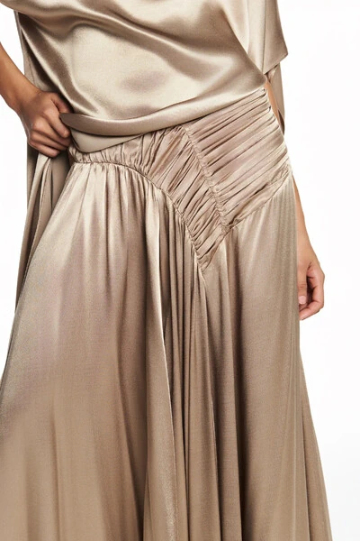 FotoSaia longa drapeado frontal cetim