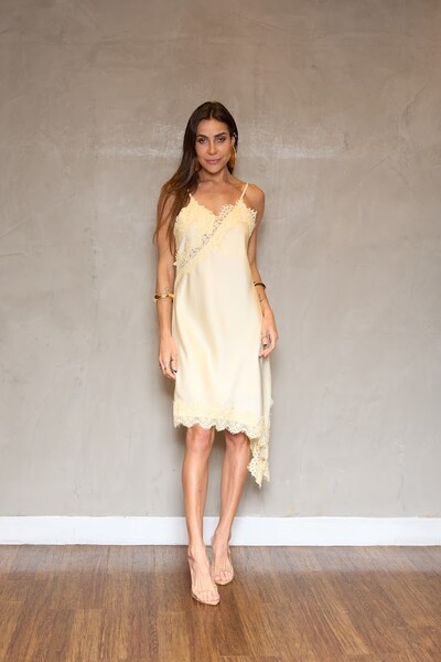 Foto Vestido cetim Assimétrico renda Botik