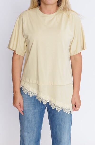 Foto Camiseta Renda Barra AssimÉtrica Botik Bege P