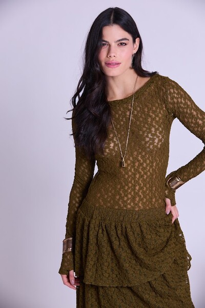 Foto Blusa Renda Gola Canoa Botik