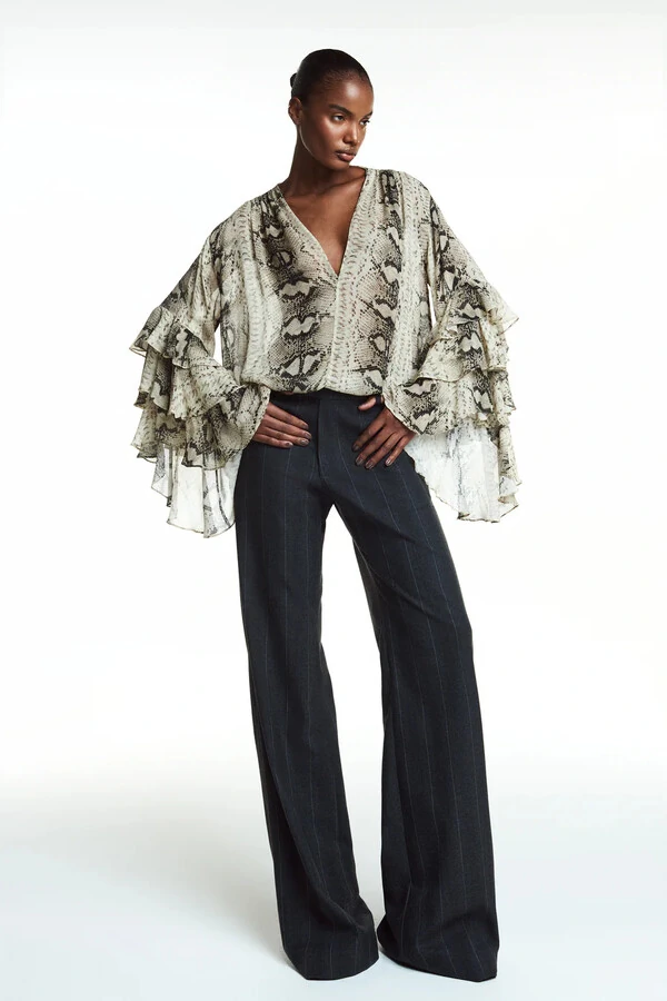 Blusa decote V babados mangas