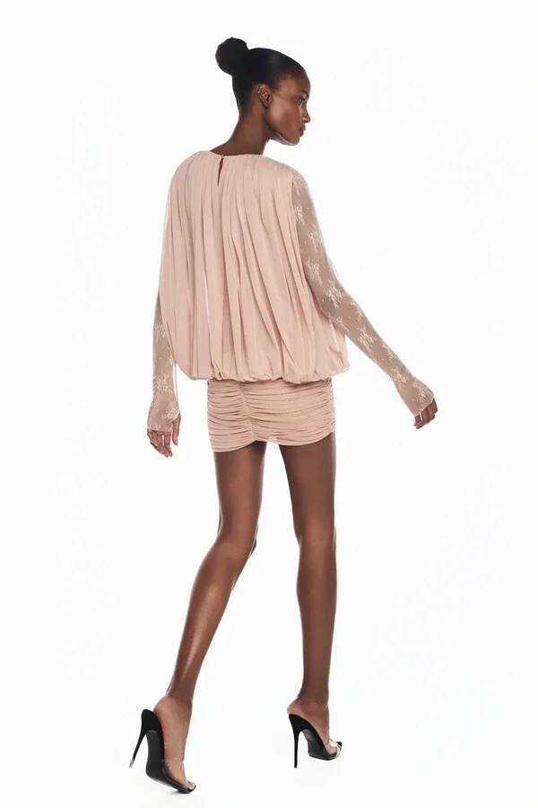 Vestido Curto Manga Longa Renda Corpo Drapeado Tule