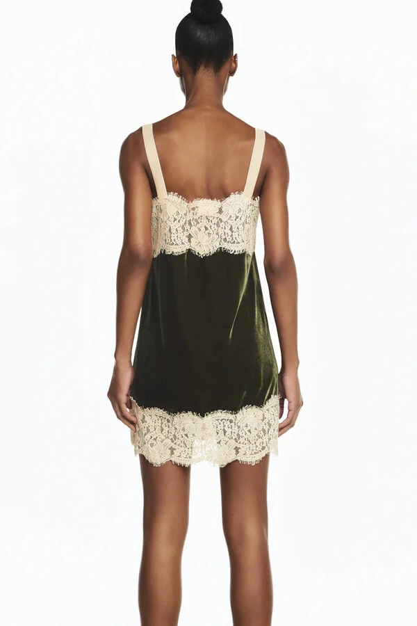 Vestido Curto Alça Veludo