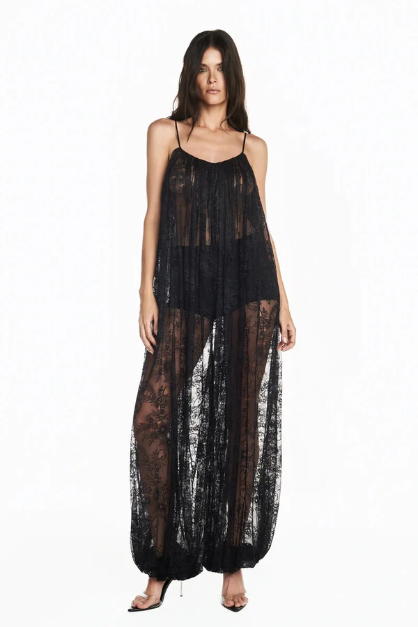 Macacão Alça Elástico Barra Renda