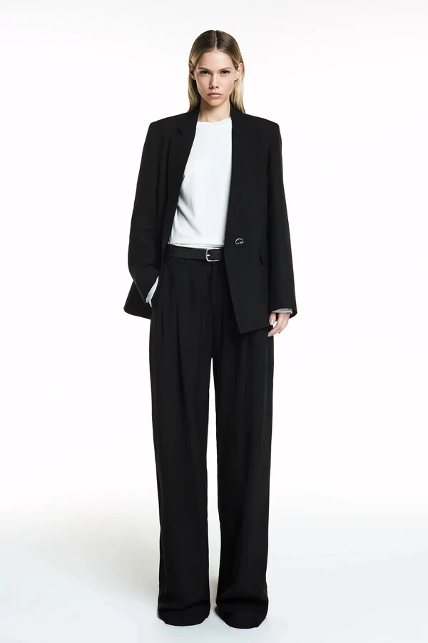 Calça alfaiataria pregas crepe
