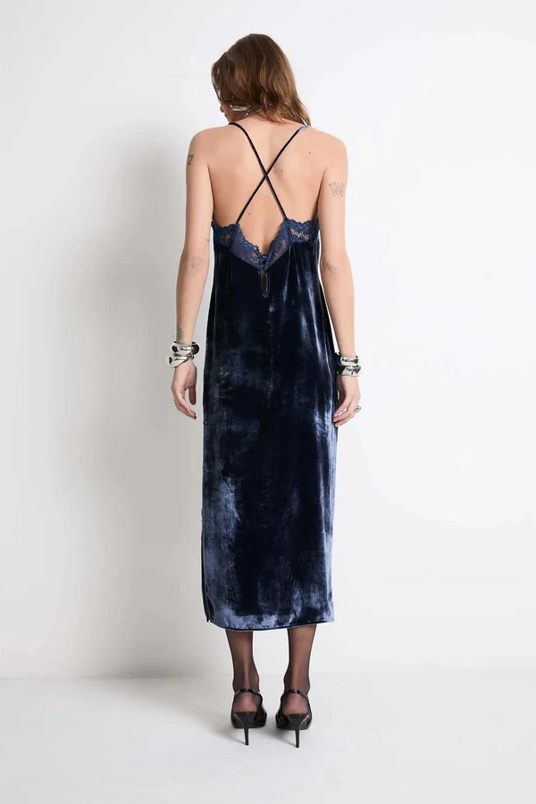 Vestido Midi Em Veludo Seda Importada