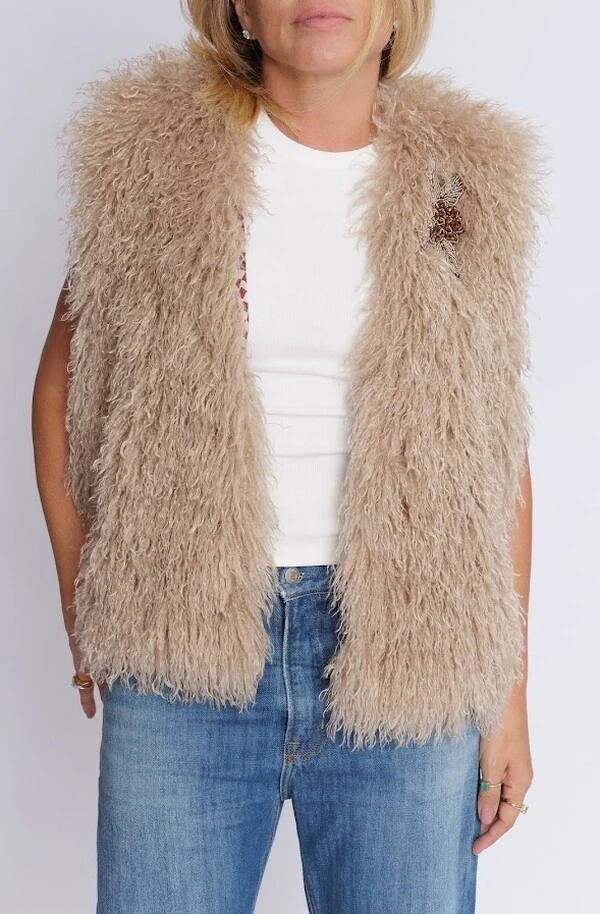 Colete Shaggy Broche Sand