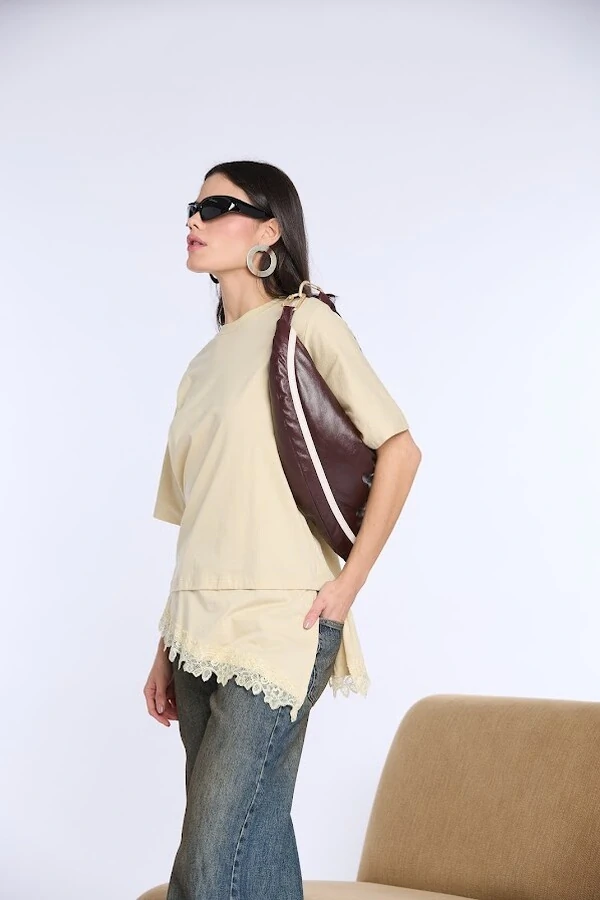 Camiseta Renda Barra Assimétrica Botik