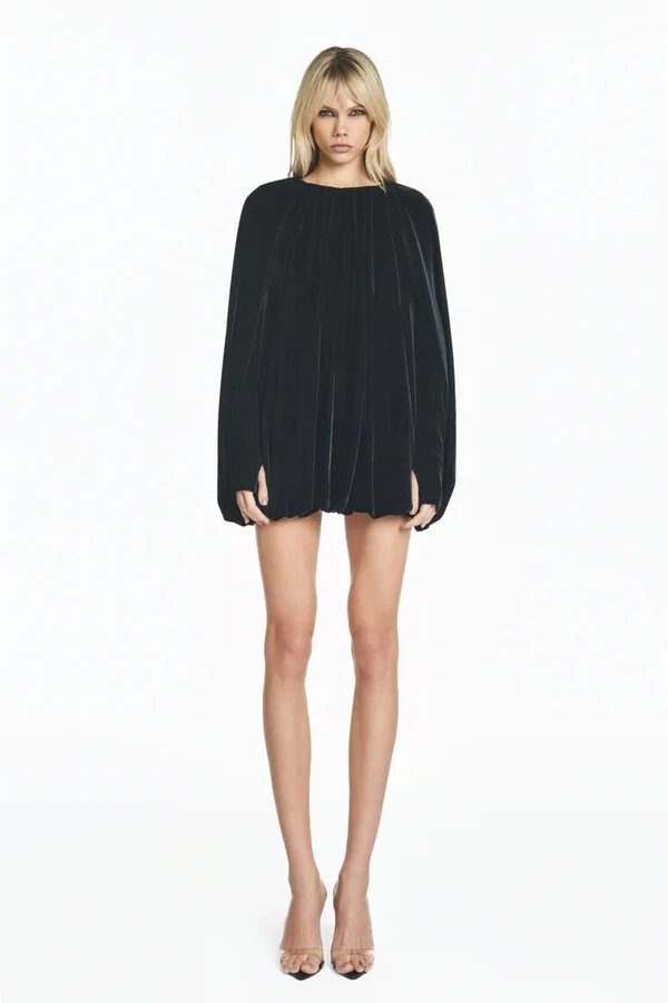Vestido Curto Amplo Balonê Capa Veludo