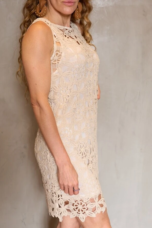 Vestido guipir curto Botik