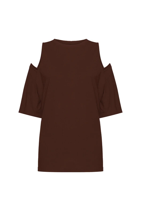 Camiseta abertura ombro malha