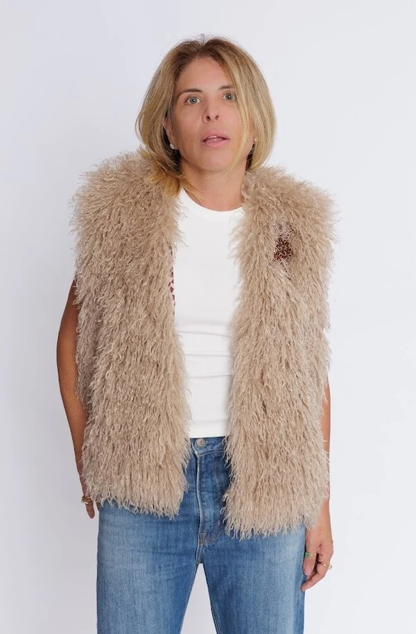 Colete Shaggy Broche Sand