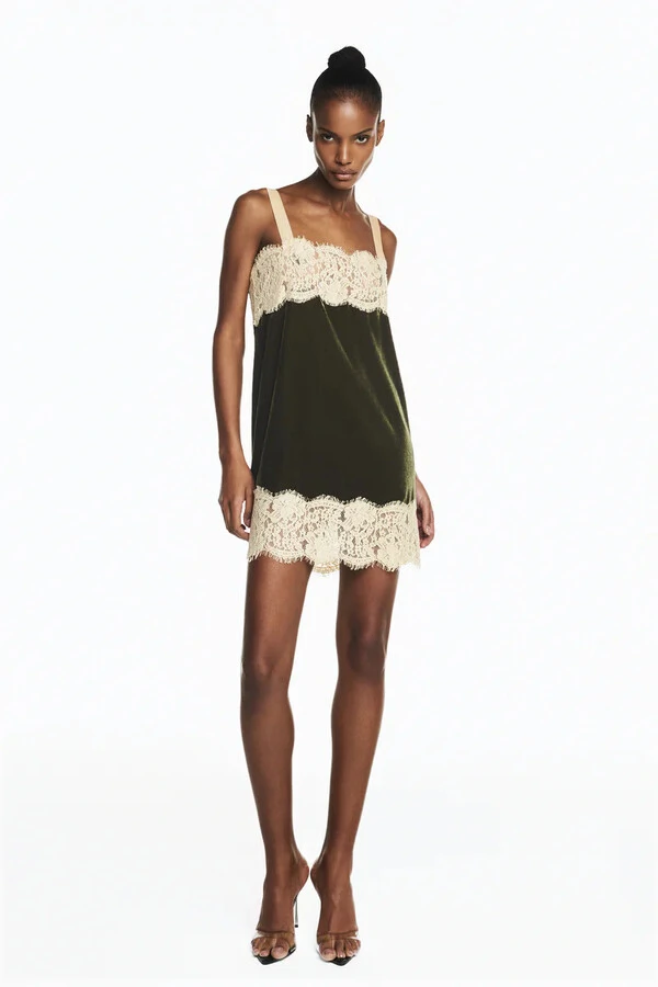 Vestido Curto Alça Veludo