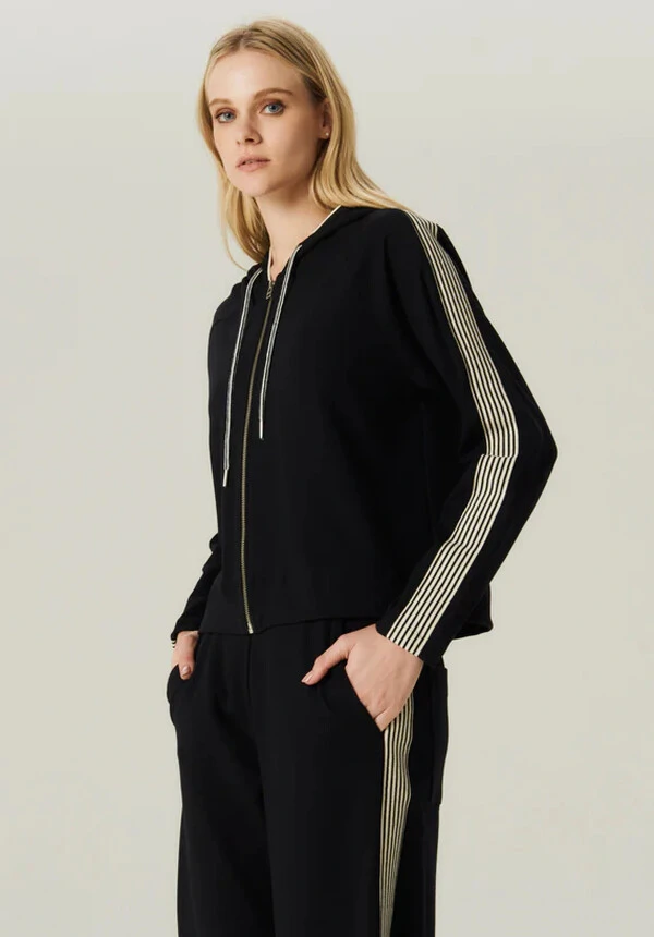 Blusa Hoddie Malha Listrada