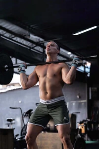 Bermuda Retrô Verde Militar e Cinza