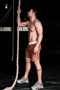 Bermuda Retrô Marrom e Off White