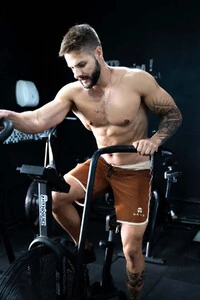 Bermuda Retrô Marrom e Off White