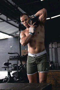 Bermuda Retrô Verde Militar e Cinza