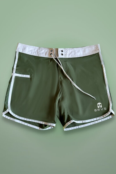 Foto Bermuda Retrô Verde Militar e Cinza