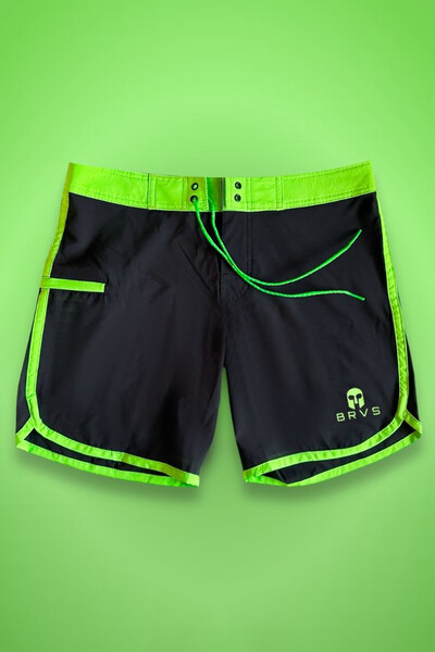 Foto Bermuda Retrô Preta e Verde