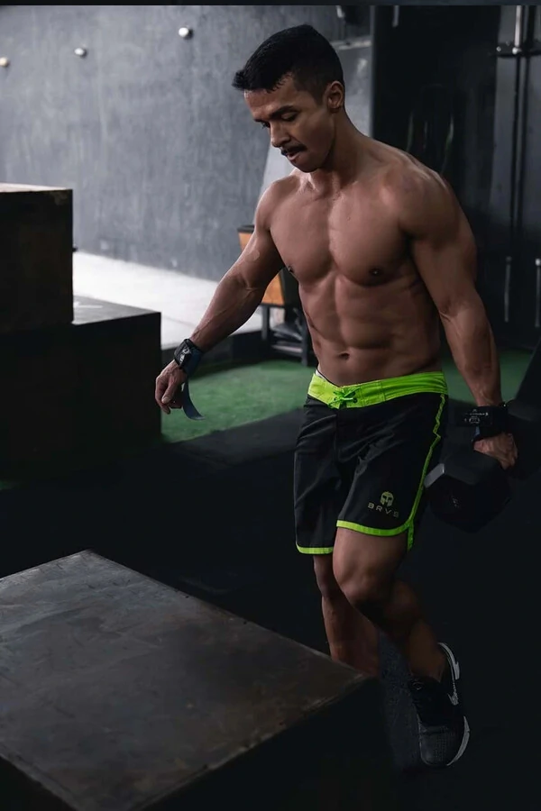 Bermuda Retrô Preta e Verde