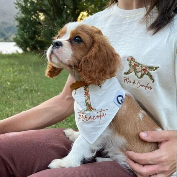Bandana Bordada Floral Personalizada para Cachorro