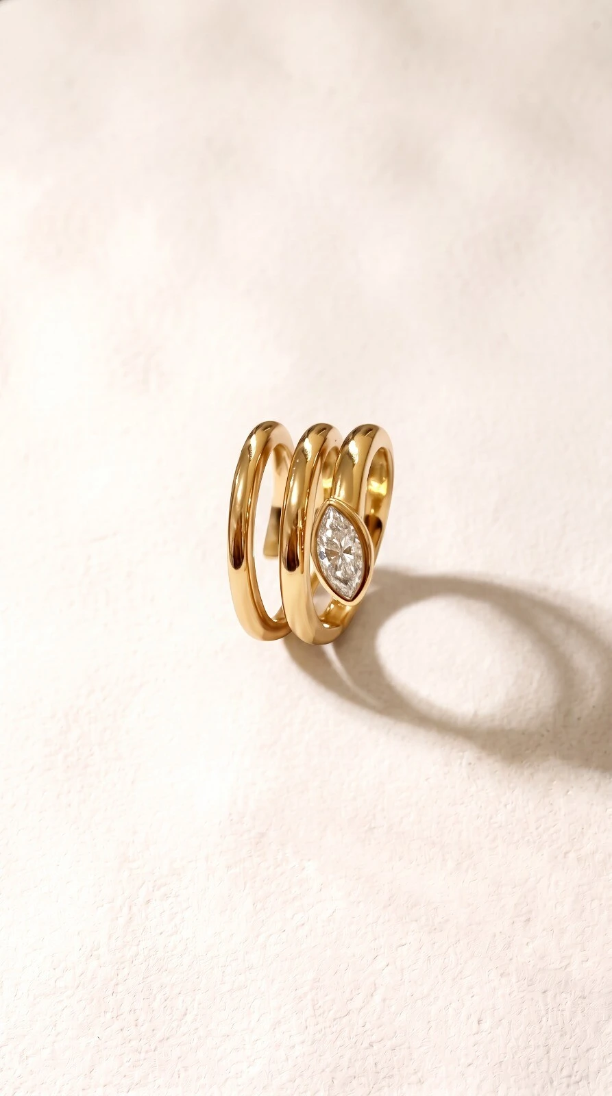 Foto Anel Espiral Navete Moissanite