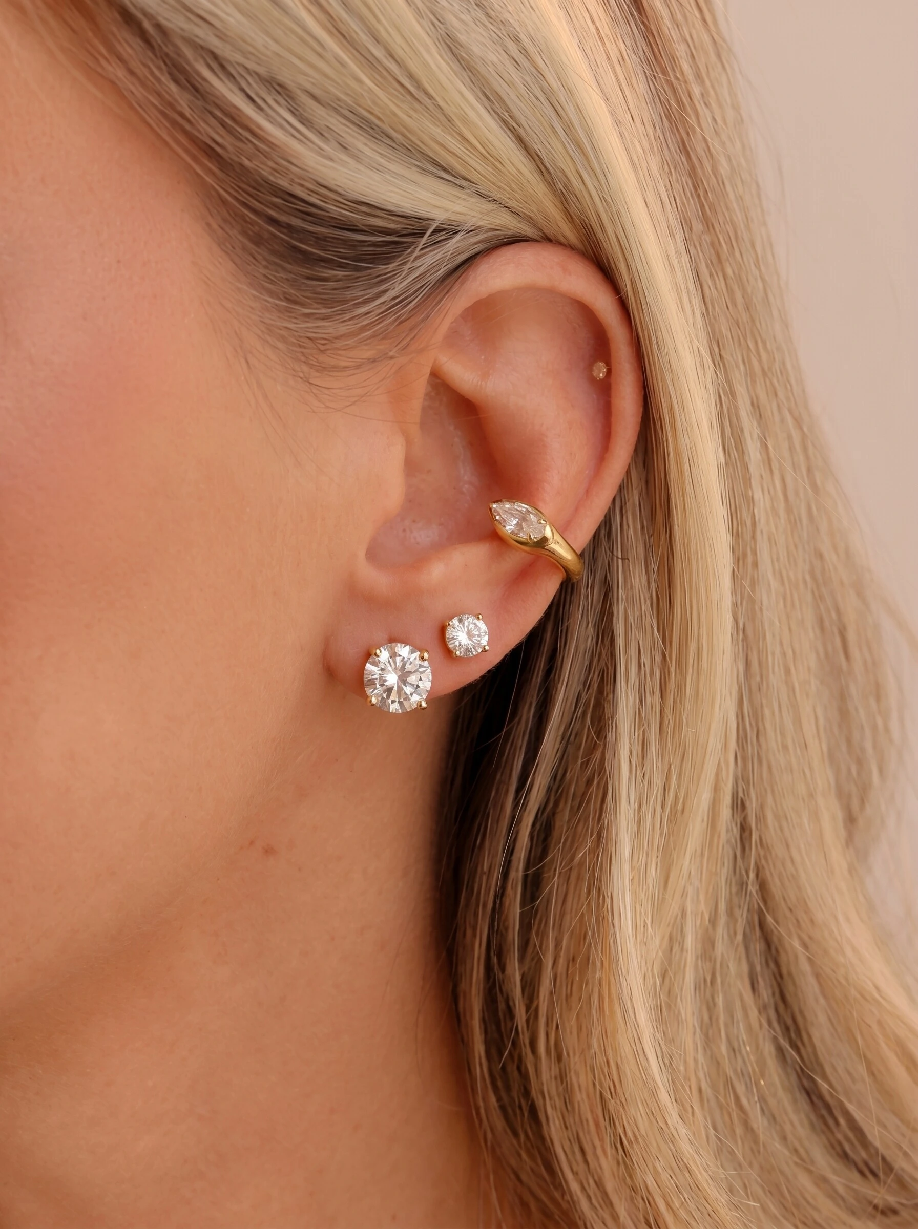Foto Fake Piercing Lumière Moissanite