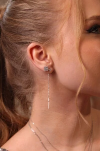 Brinco Ponto Moissanite 3mm com Corrente