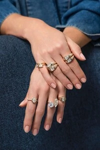 Anel Dourado Baguete Moissanite