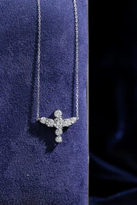 Colar Divino Espírito Santo Moissanite